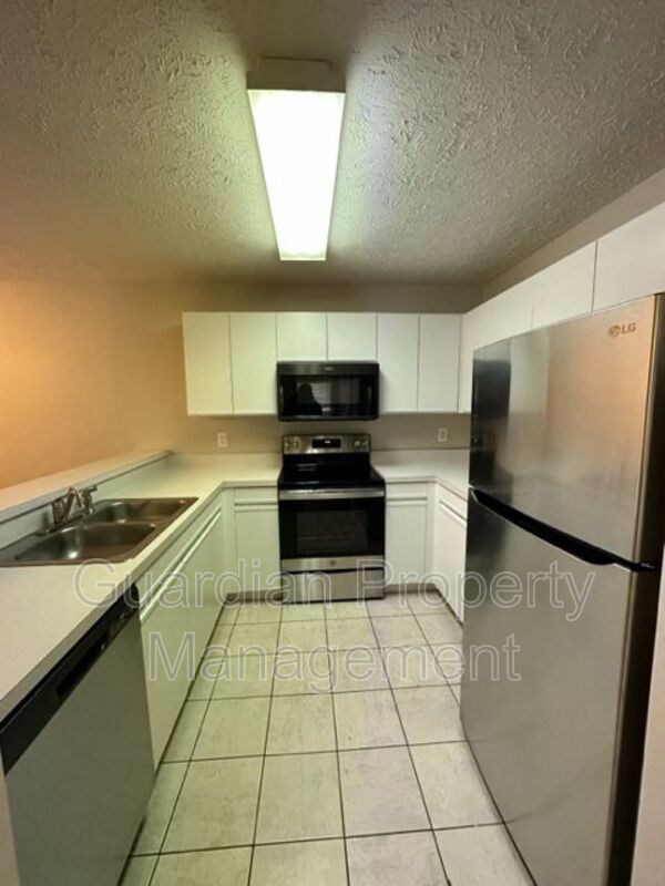 Lovely 2 Bed, 2 Bath Condo in Karen Lakes property image