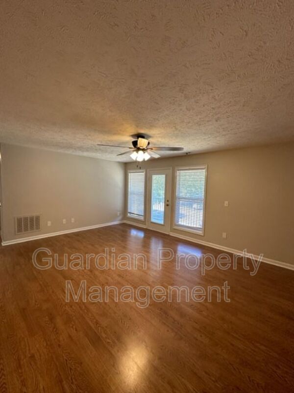 Lovely 2 Bed, 2 Bath Condo in Karen Lakes property image