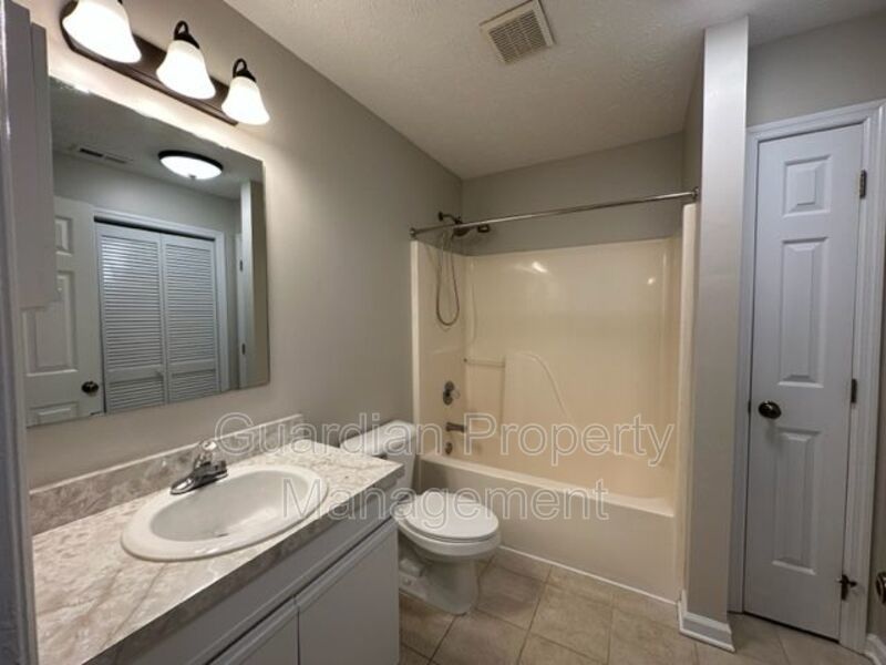 Lovely 2 Bed, 2 Bath Condo in Karen Lakes property image
