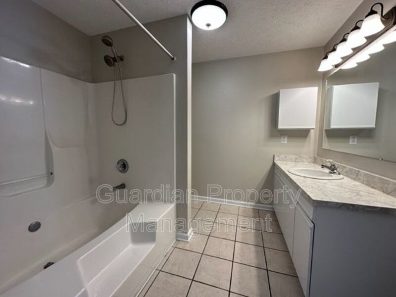 Lovely 2 Bed, 2 Bath Condo in Karen Lakes property image