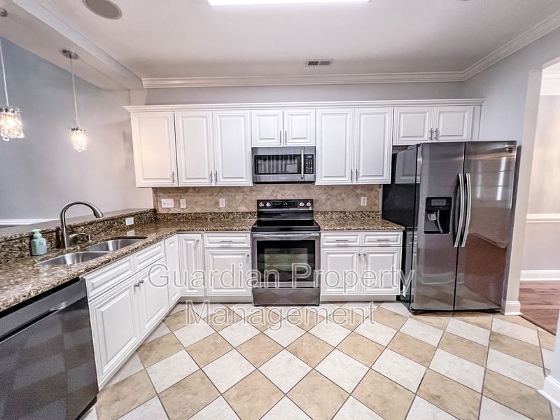 Gorgeous 3 Bed 2.5 Bath Townhome in Fayetteville property image