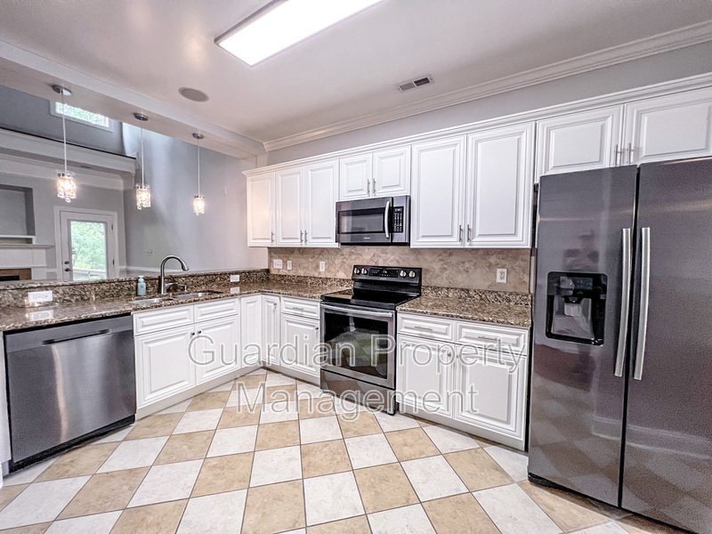 Gorgeous 3 Bed 2.5 Bath Townhome in Fayetteville property image