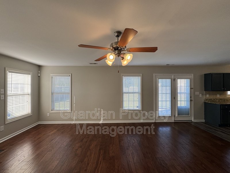 Spacious 3 Bed 2.5 Bath Home with Fenced Yard property image