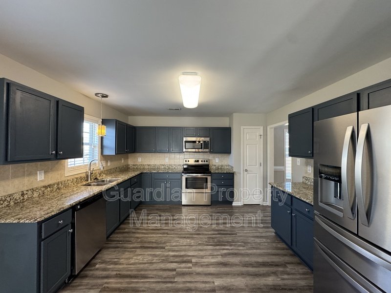 Spacious 3 Bed 2.5 Bath Home with Fenced Yard property image