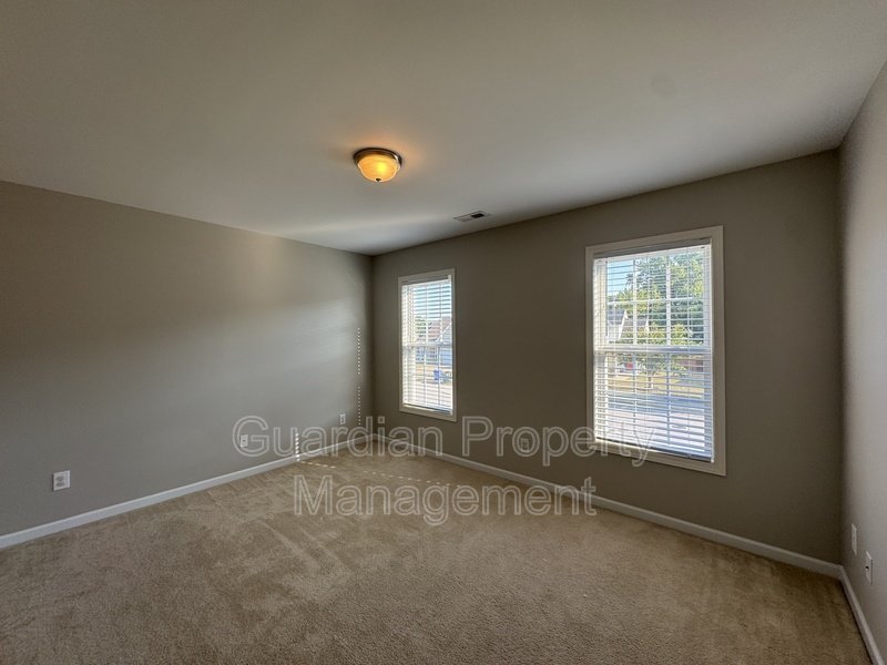 Spacious 3 Bed 2.5 Bath Home with Fenced Yard property image