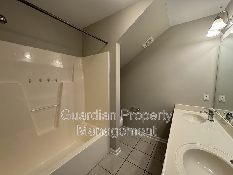 Spacious 3 Bed 2.5 Bath Home with Fenced Yard property image