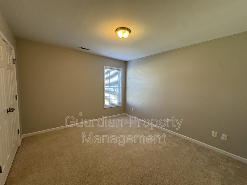 Spacious 3 Bed 2.5 Bath Home with Fenced Yard property image