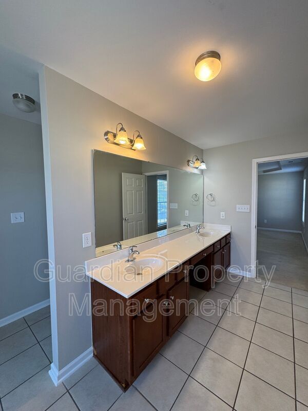 Spacious 3 Bed 2.5 Bath Home with Fenced Yard property image