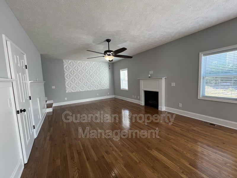 Stunning 4 Bed 2.5 Bath Home in Aberdeen property image