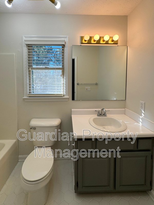 Charming 4 Bed, 2.5 Bath Home in King's Grant property image