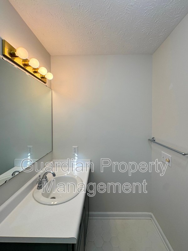 Charming 4 Bed, 2.5 Bath Home in King's Grant property image