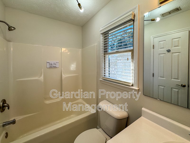 Charming 4 Bed, 2.5 Bath Home in King's Grant property image