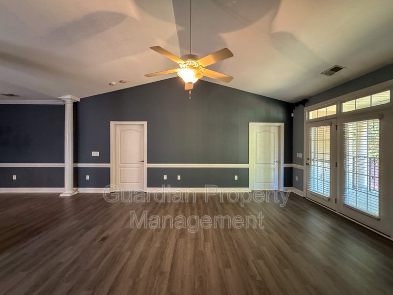 Beautiful 3 Bed 2 Bath Condo with Community Amenities property image