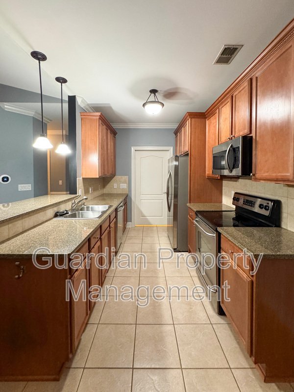 Beautiful 3 Bed 2 Bath Condo with Community Amenities property image