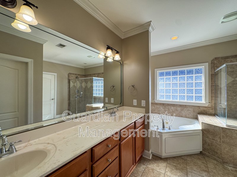 Beautiful 3 Bed 2 Bath Condo with Community Amenities property image