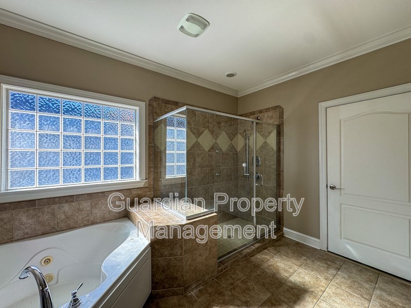 Beautiful 3 Bed 2 Bath Condo with Community Amenities property image