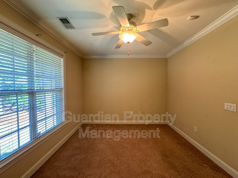 Beautiful 3 Bed 2 Bath Condo with Community Amenities property image