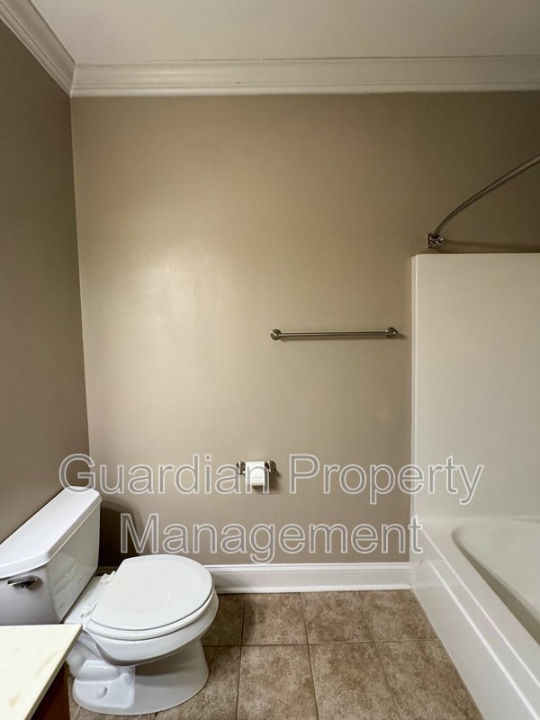 Beautiful 3 Bed 2 Bath Condo with Community Amenities property image