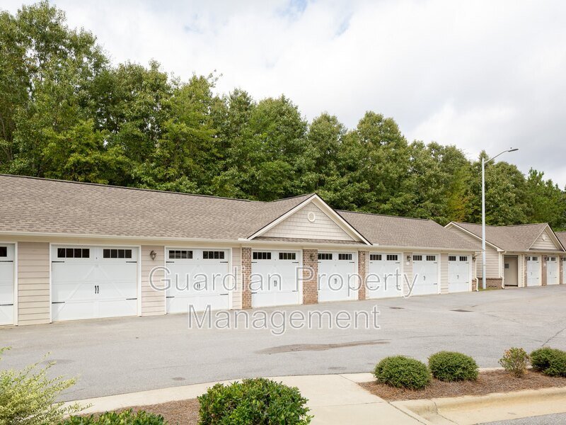 Beautiful 3 Bed 2 Bath Condo with Community Amenities property image