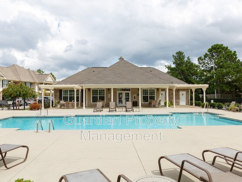 Beautiful 3 Bed 2 Bath Condo with Community Amenities property image