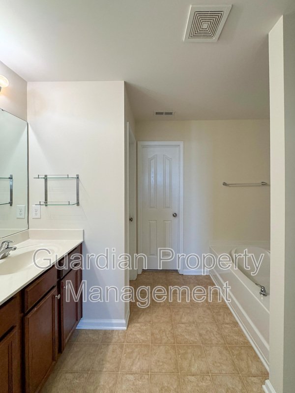 Lovely 5 Bed 3 Bath Home with Community Amenities property image