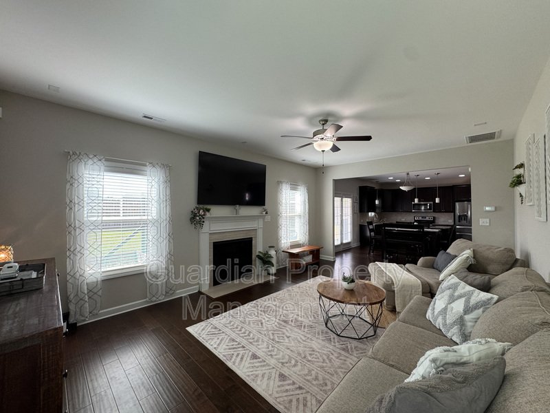 Gorgeous 4 Bed 2.5 Bath Home with Fenced Backyard property image