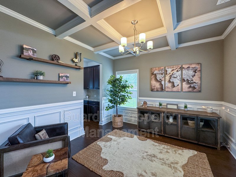 Gorgeous 4 Bed 2.5 Bath Home with Fenced Backyard property image