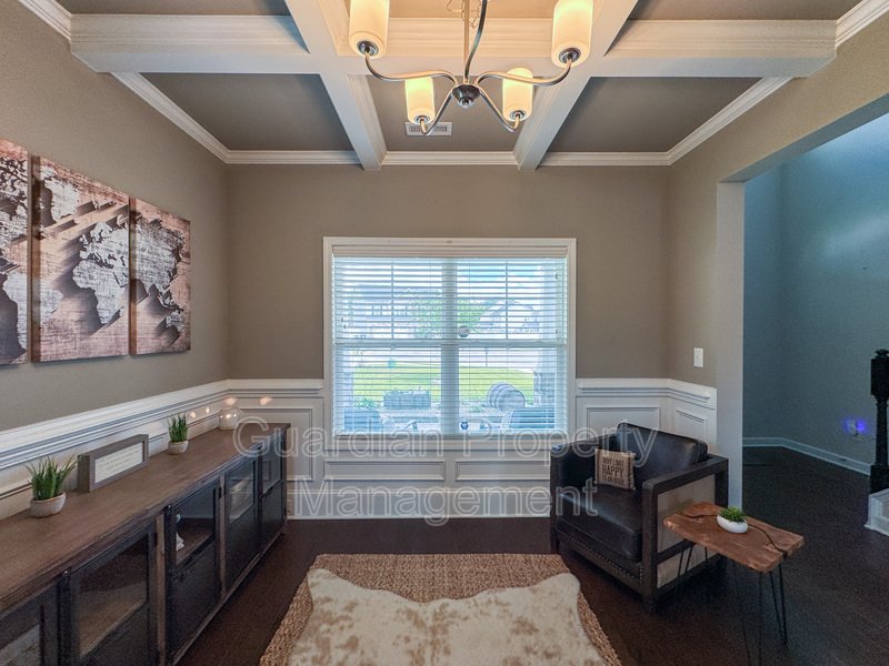 Gorgeous 4 Bed 2.5 Bath Home with Fenced Backyard property image