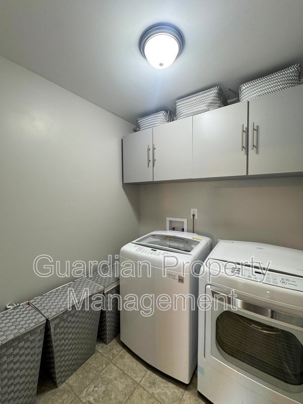 Gorgeous 4 Bed 2.5 Bath Home with Fenced Backyard property image