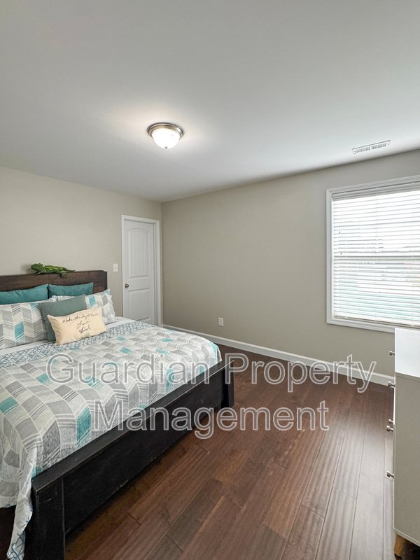 Gorgeous 4 Bed 2.5 Bath Home with Fenced Backyard property image