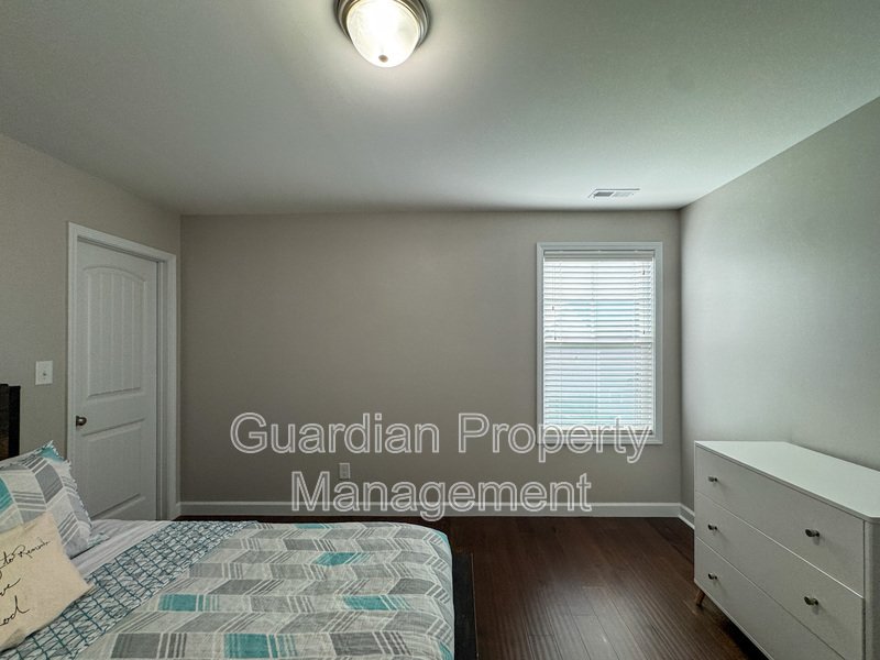 Gorgeous 4 Bed 2.5 Bath Home with Fenced Backyard property image