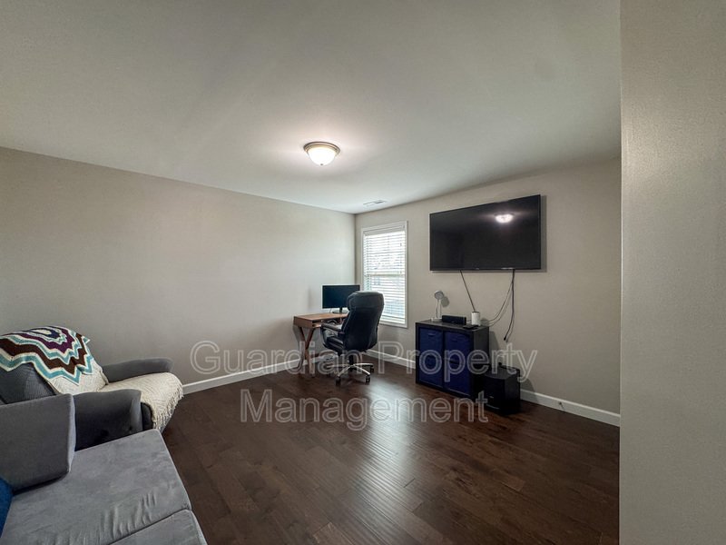 Gorgeous 4 Bed 2.5 Bath Home with Fenced Backyard property image