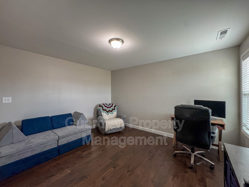 Gorgeous 4 Bed 2.5 Bath Home with Fenced Backyard property image