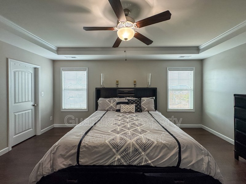 Gorgeous 4 Bed 2.5 Bath Home with Fenced Backyard property image