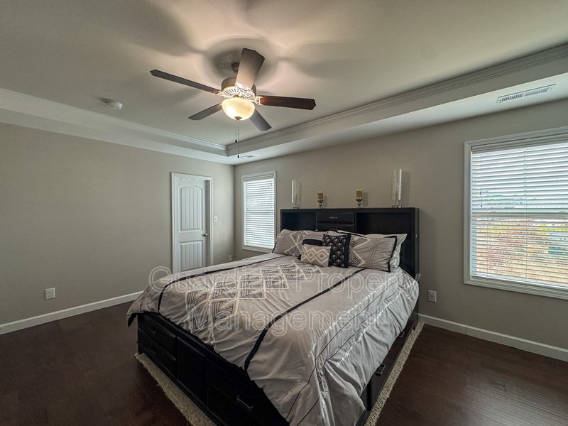 Gorgeous 4 Bed 2.5 Bath Home with Fenced Backyard property image