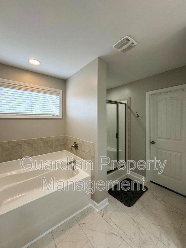 Gorgeous 4 Bed 2.5 Bath Home with Fenced Backyard property image