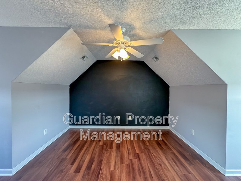 Beautiful 4 Bed 2.5 Bath Home with Fenced Backyard property image